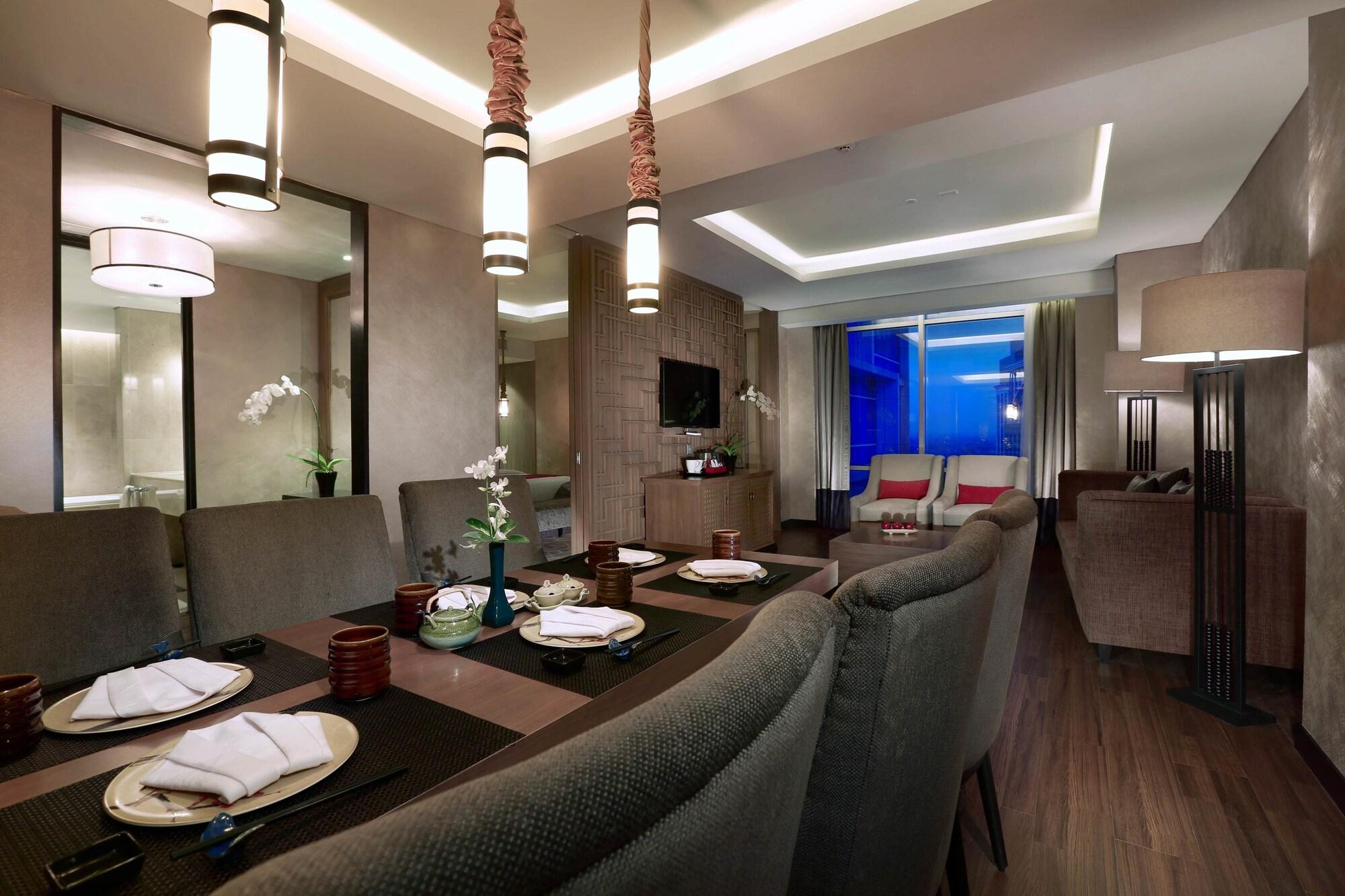 Aston Priority Simatupang Hotel And Conference Center Yakarta Exterior foto