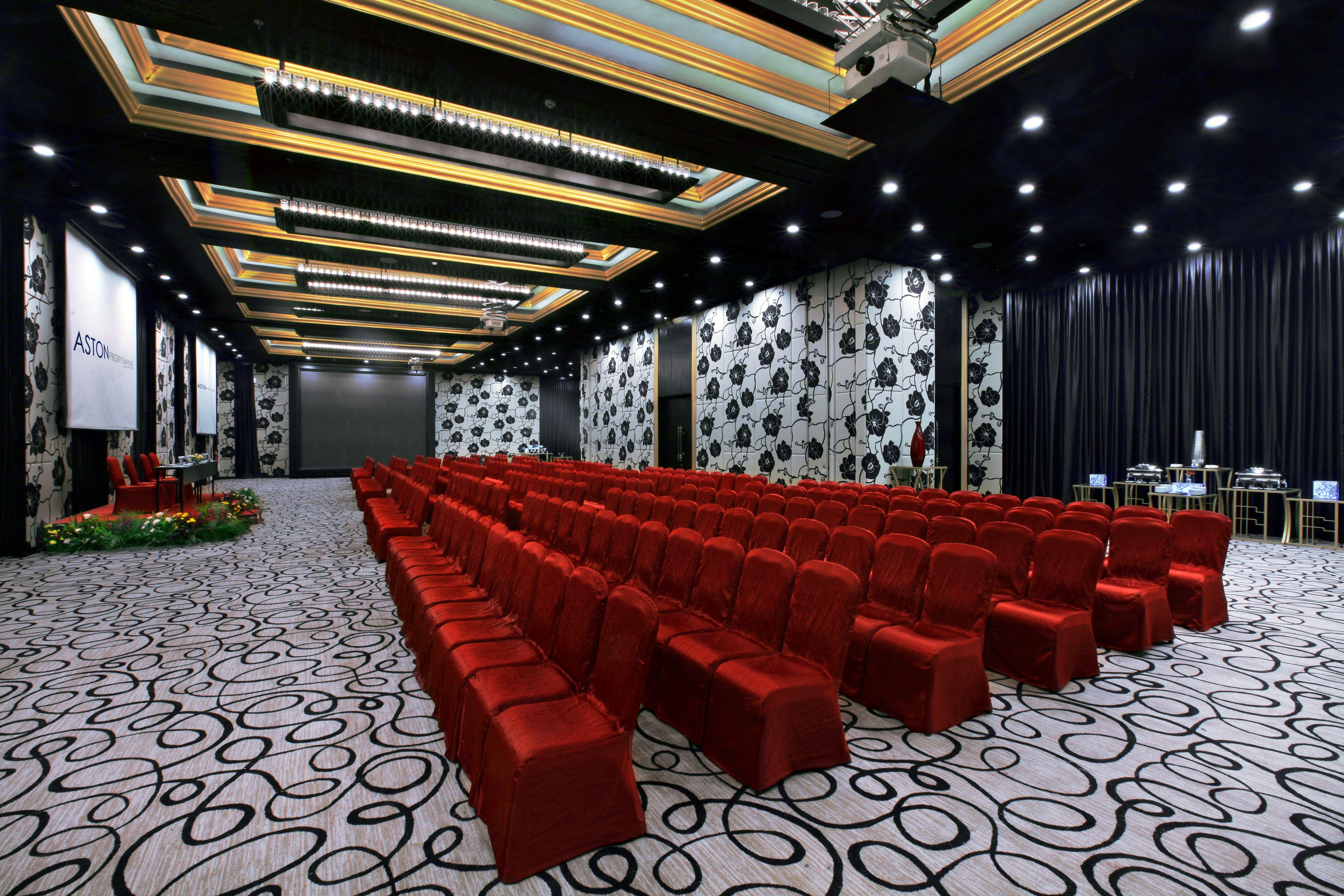 Aston Priority Simatupang Hotel And Conference Center Yakarta Exterior foto