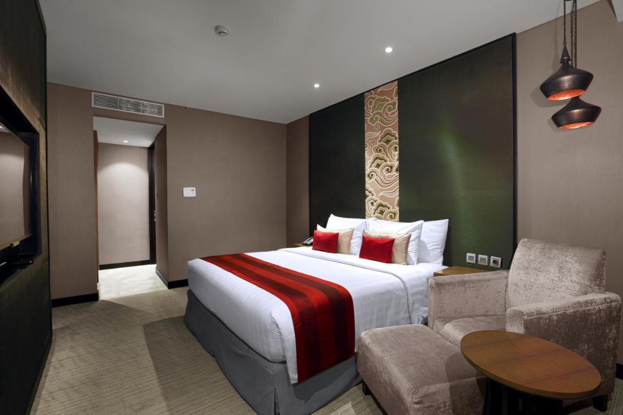Aston Priority Simatupang Hotel And Conference Center Yakarta Exterior foto