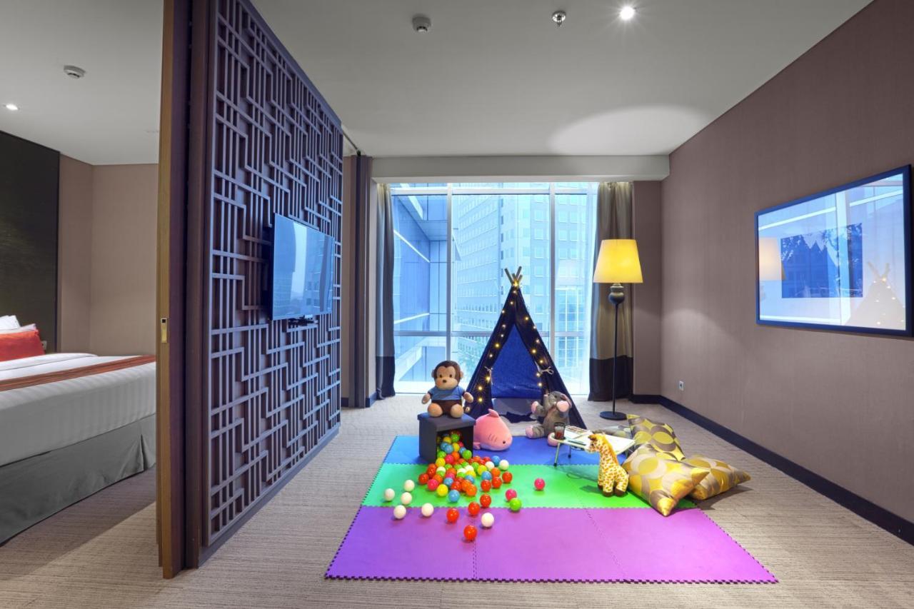 Aston Priority Simatupang Hotel And Conference Center Yakarta Exterior foto