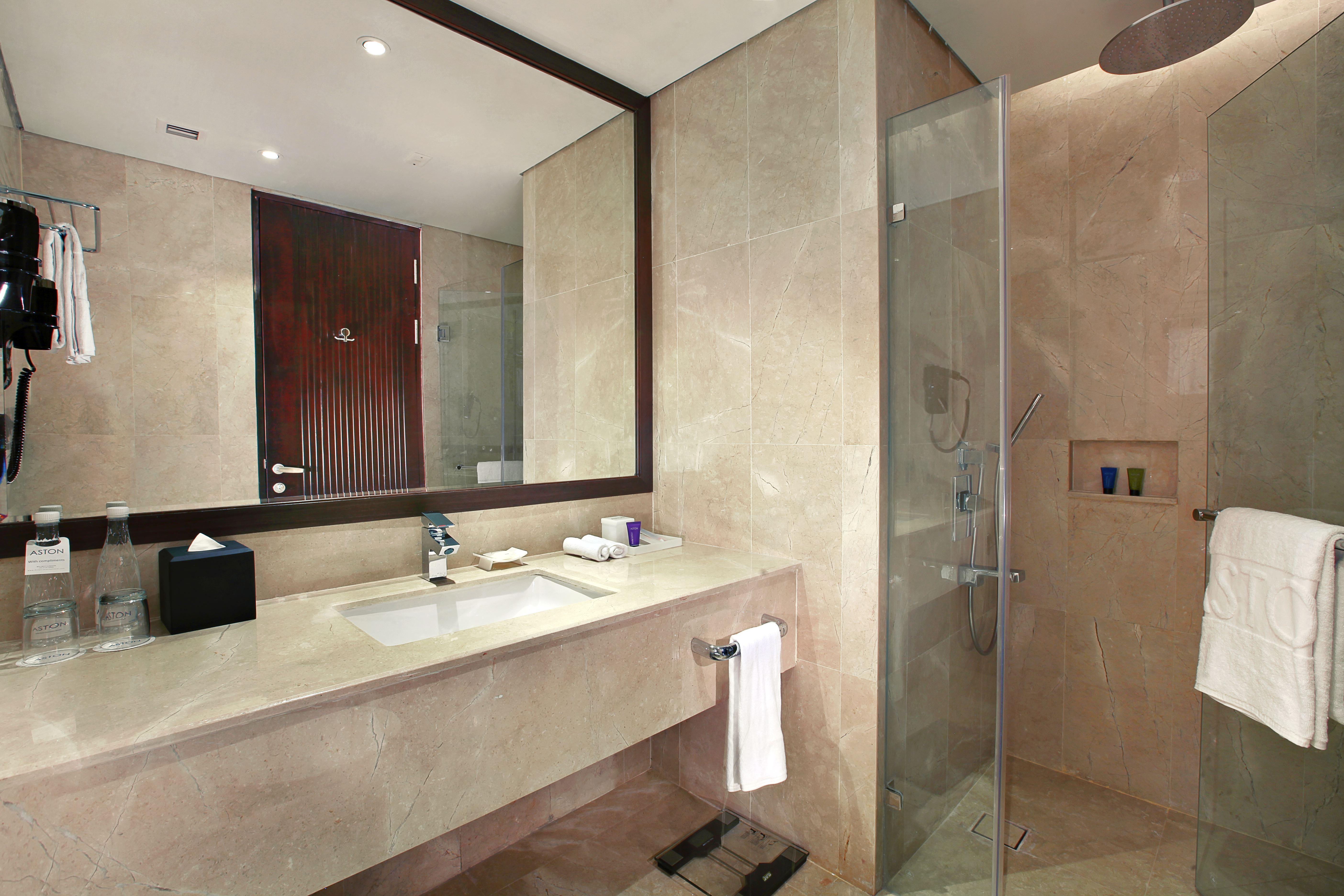 Aston Priority Simatupang Hotel And Conference Center Yakarta Exterior foto