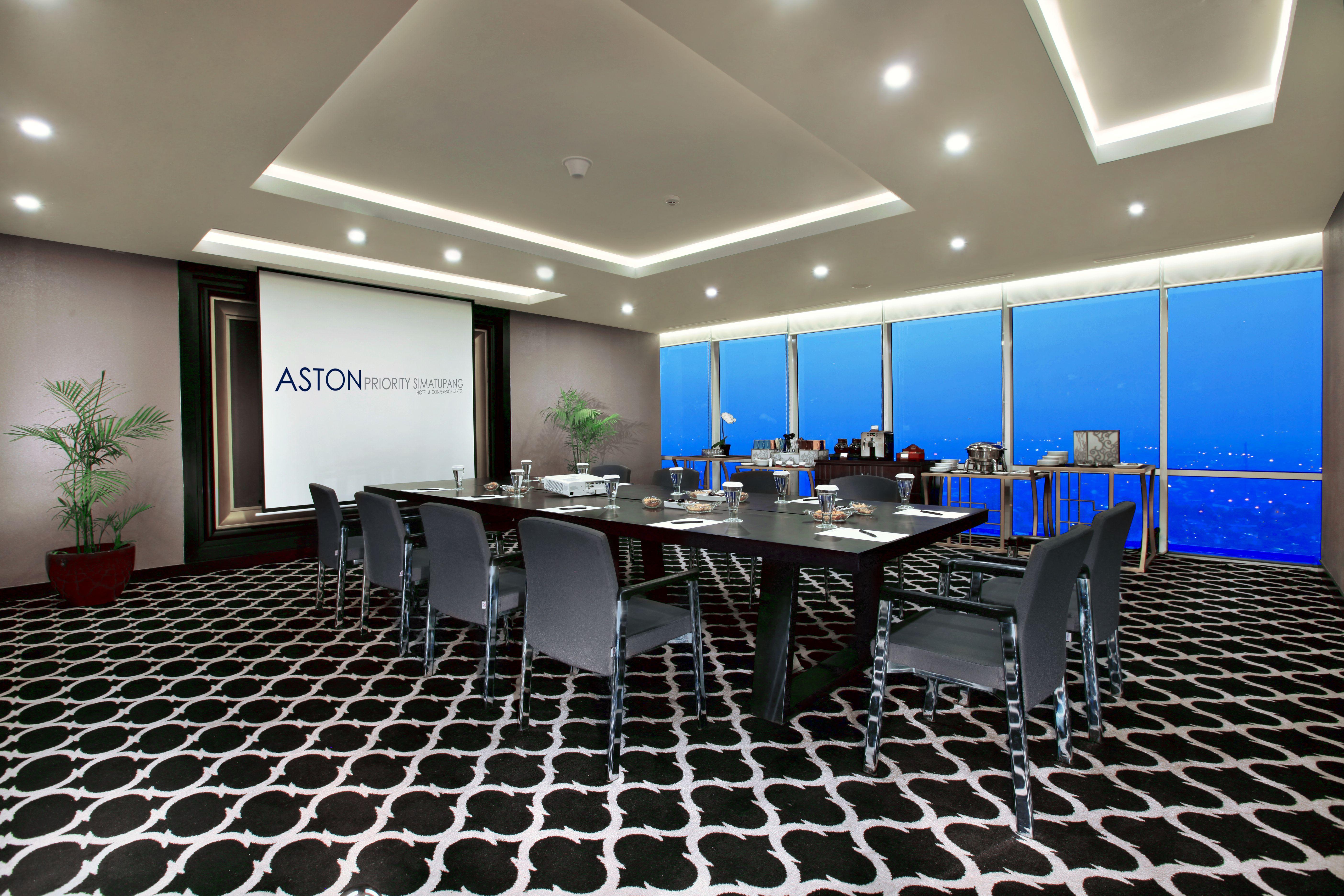 Aston Priority Simatupang Hotel And Conference Center Yakarta Exterior foto