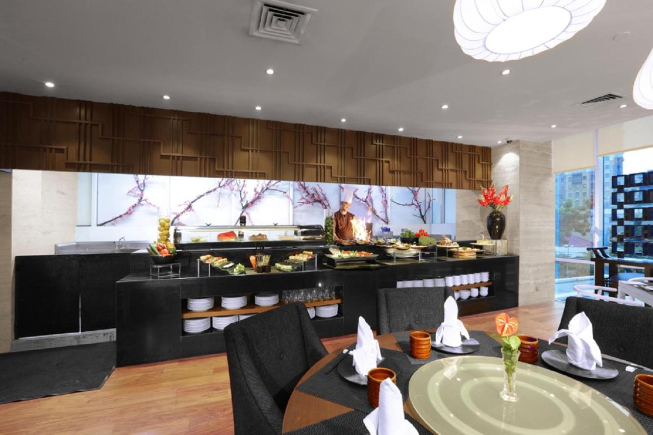 Aston Priority Simatupang Hotel And Conference Center Yakarta Exterior foto