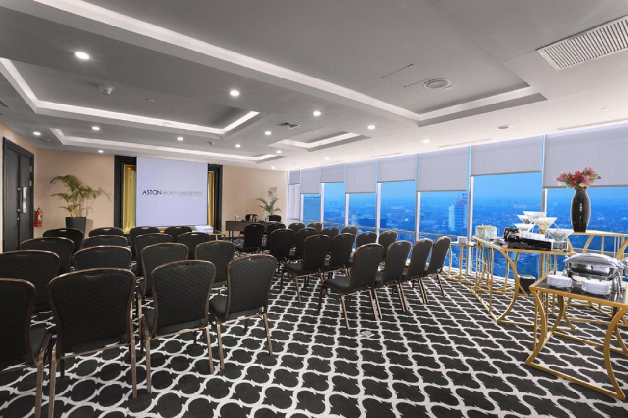 Aston Priority Simatupang Hotel And Conference Center Yakarta Exterior foto