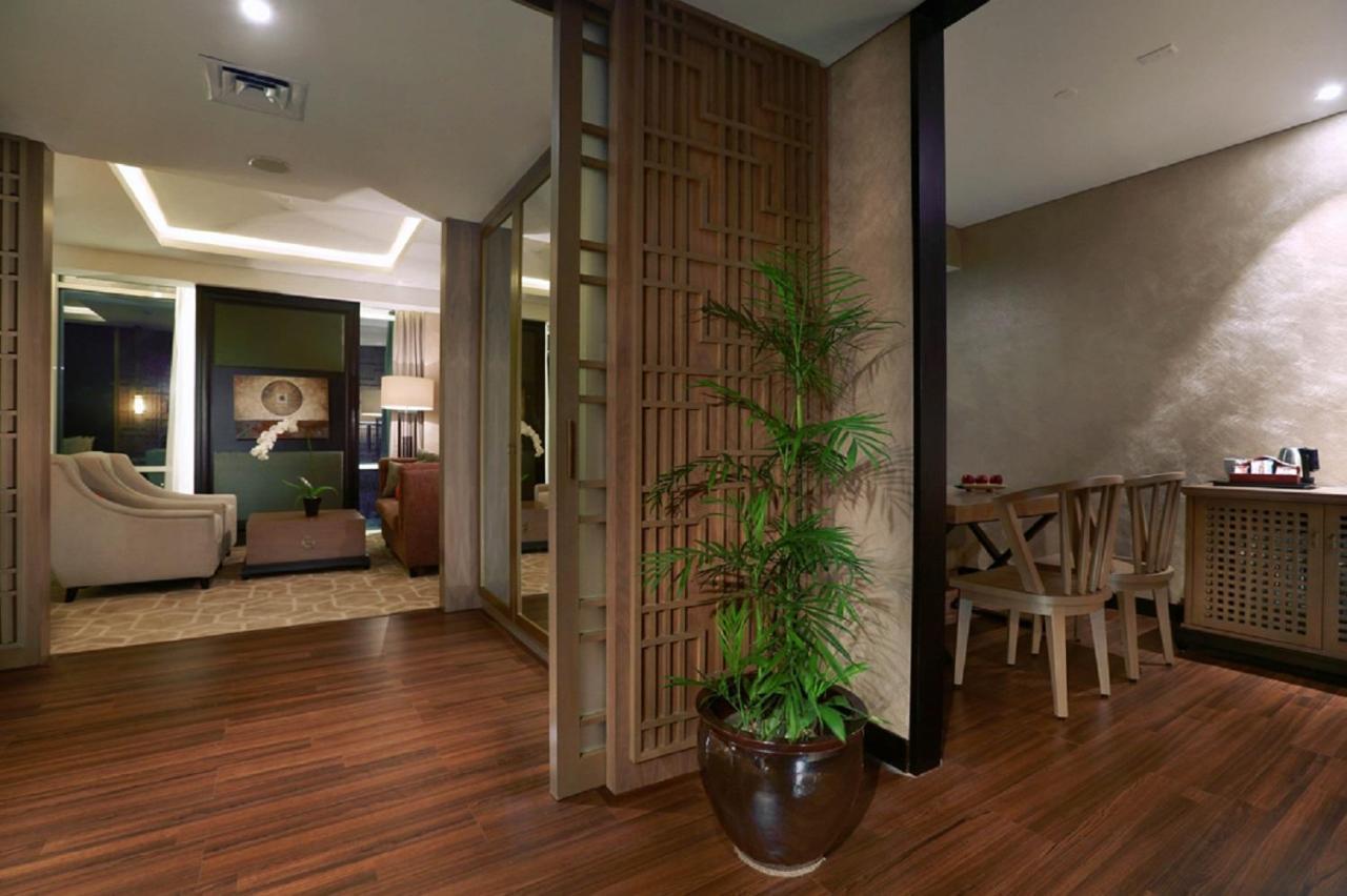 Aston Priority Simatupang Hotel And Conference Center Yakarta Exterior foto