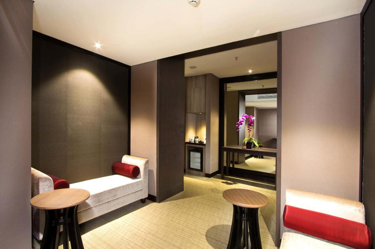 Aston Priority Simatupang Hotel And Conference Center Yakarta Exterior foto