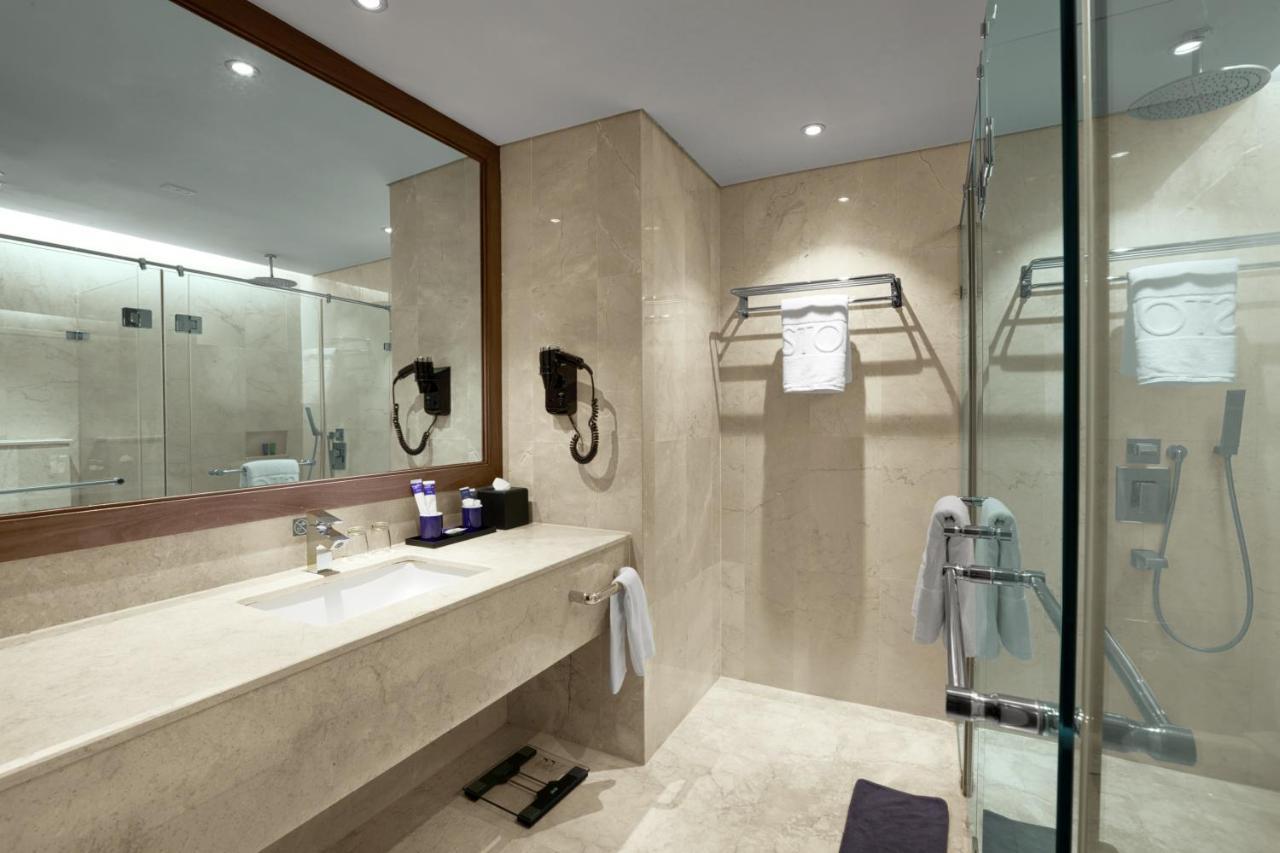 Aston Priority Simatupang Hotel And Conference Center Yakarta Exterior foto