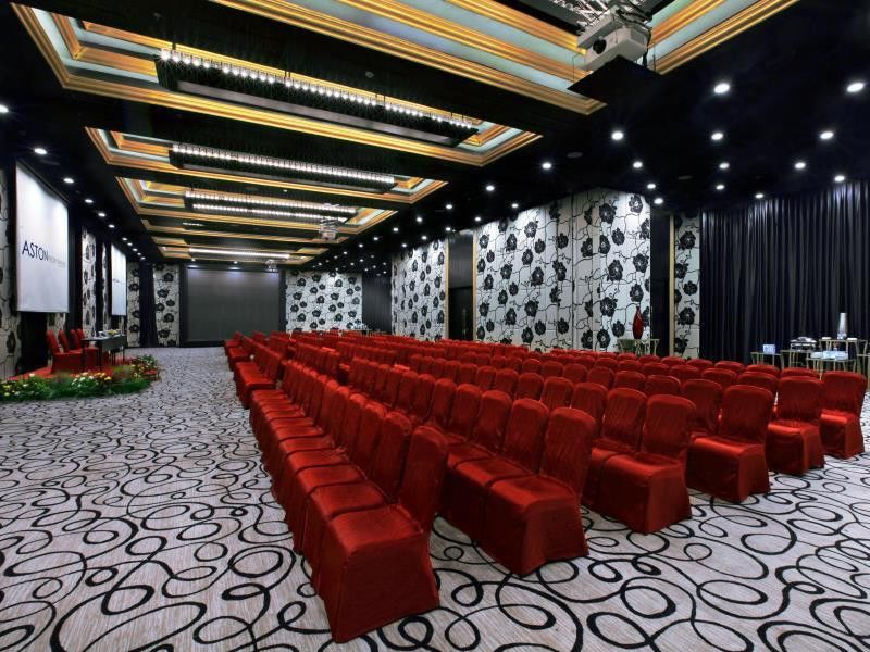 Aston Priority Simatupang Hotel And Conference Center Yakarta Exterior foto