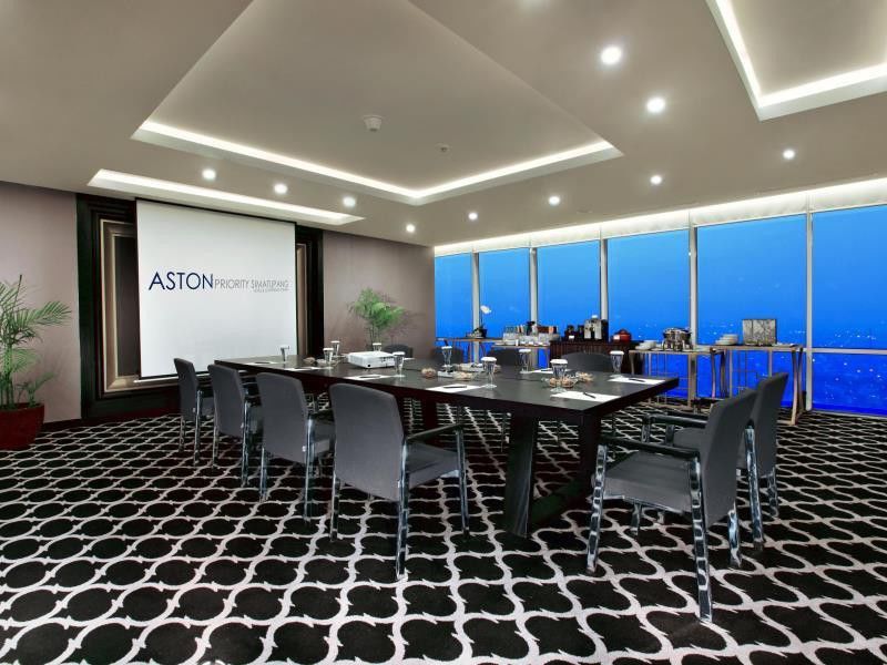 Aston Priority Simatupang Hotel And Conference Center Yakarta Exterior foto
