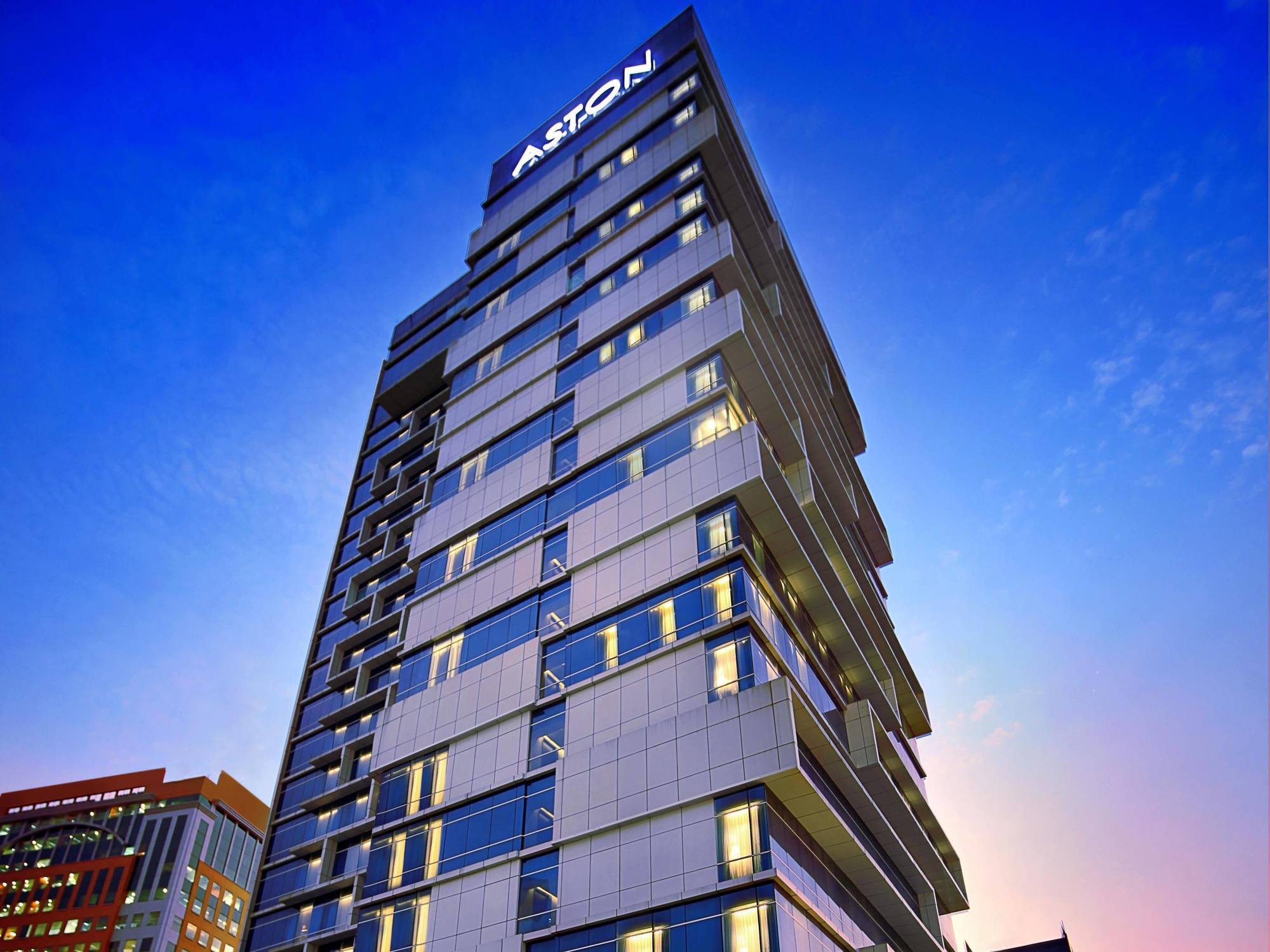 Aston Priority Simatupang Hotel And Conference Center Yakarta Exterior foto
