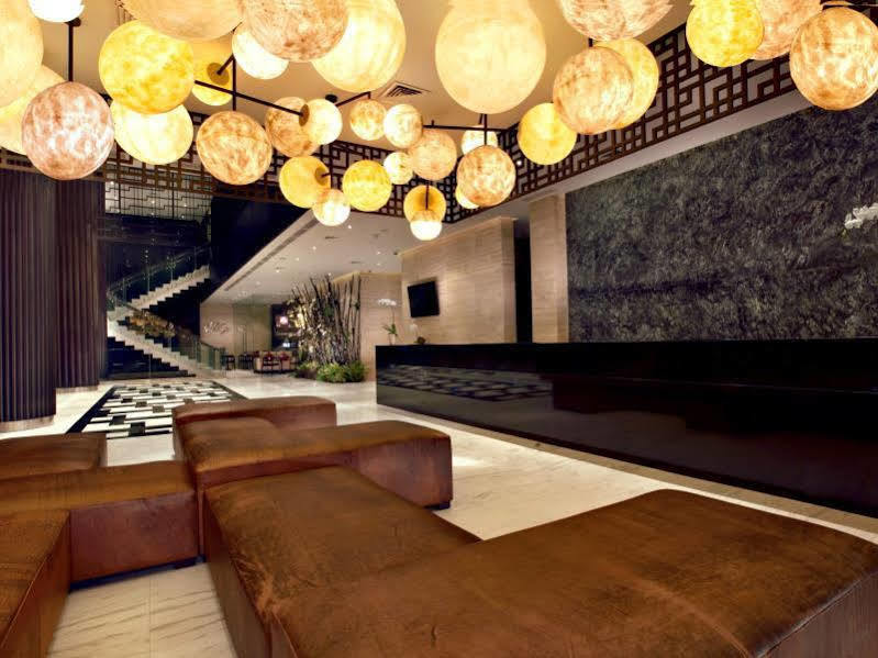 Aston Priority Simatupang Hotel And Conference Center Yakarta Exterior foto