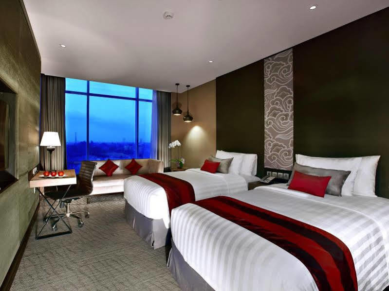 Aston Priority Simatupang Hotel And Conference Center Yakarta Exterior foto