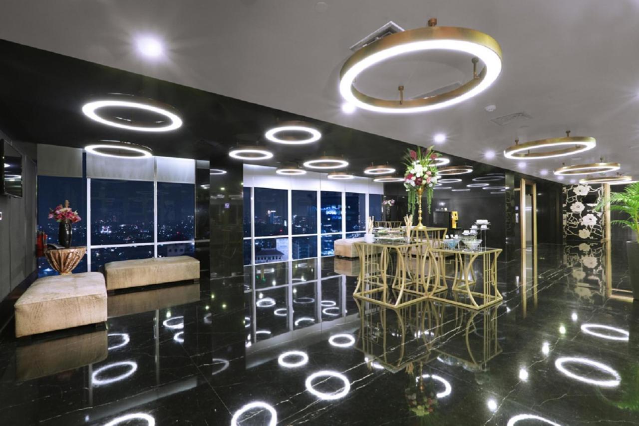 Aston Priority Simatupang Hotel And Conference Center Yakarta Exterior foto