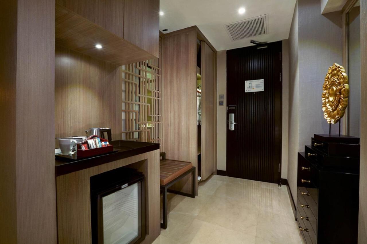 Aston Priority Simatupang Hotel And Conference Center Yakarta Exterior foto