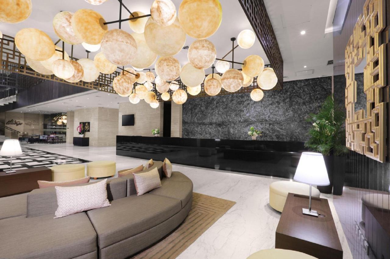 Aston Priority Simatupang Hotel And Conference Center Yakarta Exterior foto