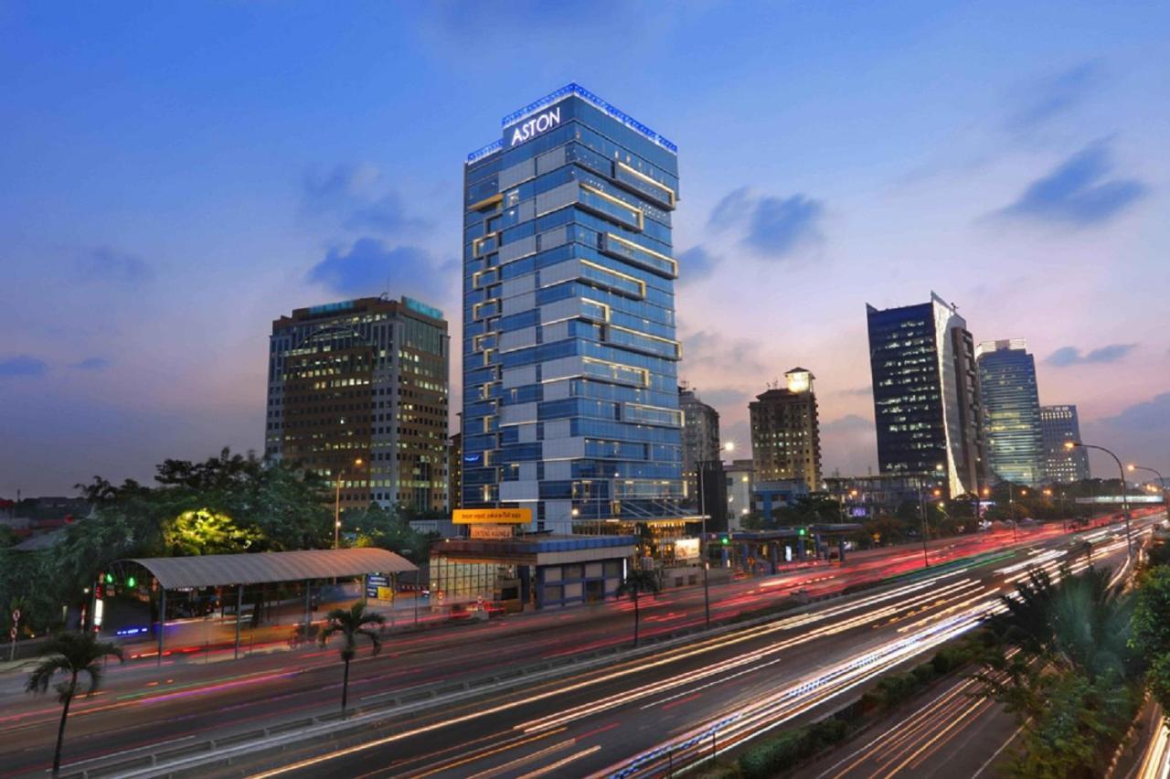 Aston Priority Simatupang Hotel And Conference Center Yakarta Exterior foto
